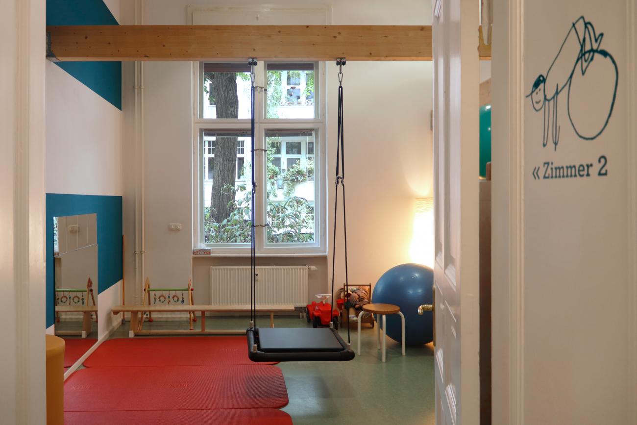 Praxis Eingang Zimmer2